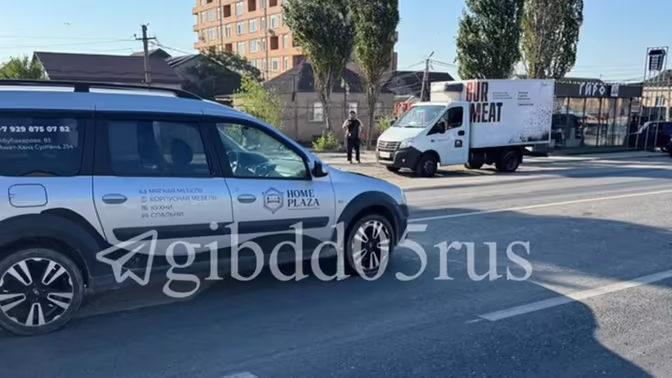 Женщину и ребенка сбил автомобиль на трассе в Дагестане