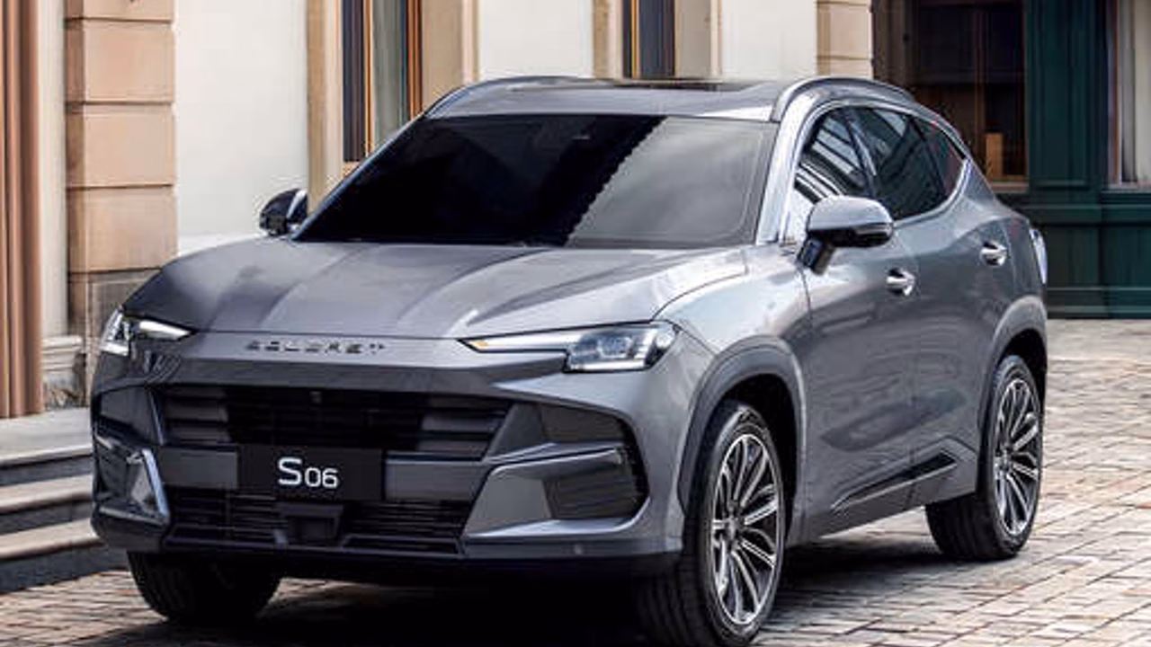 Кроссовер Soueast S06 получил рекордную скидку в 250 тысяч рублей в России
