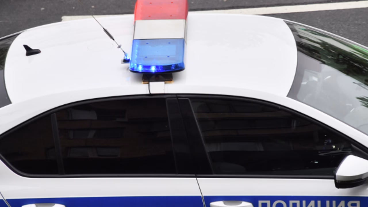 Под Тюменью самосвал снес надземный пешеходный переход