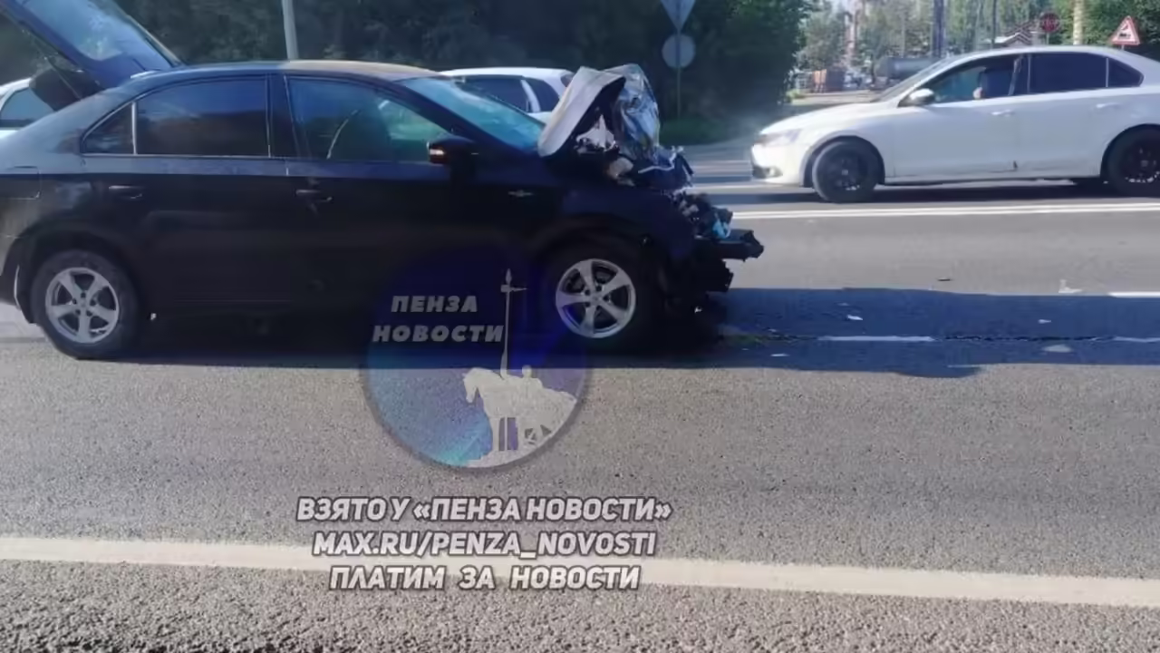 В Пензе у Монтажного водитель Chevrolet сбил женщину с ребенком