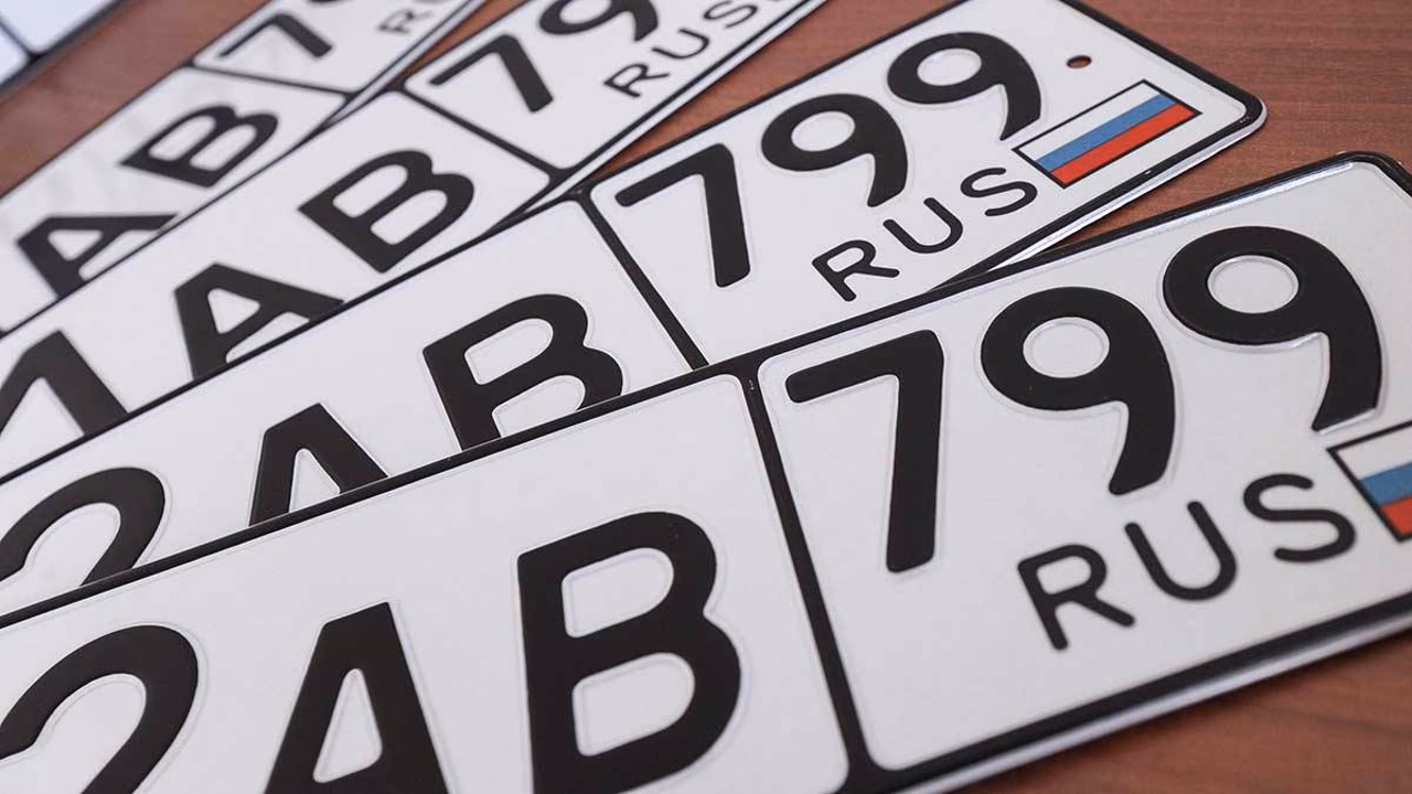 Верховный суд разъяснил использование рамок на госномерах
