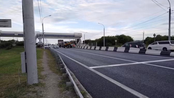Дорогу в аэропорт Толмачево отремонтировали за 10 дней