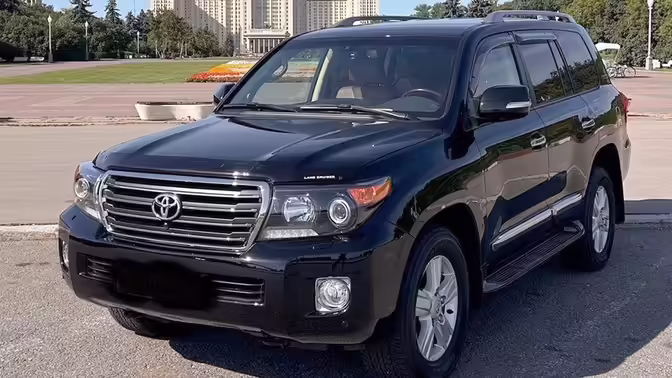 В РФ на продажу выставили новый Toyota Land Cruiser 2014 года: сколько он стоит