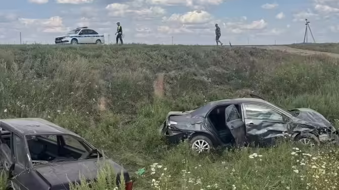 В Адамовском районе столкнулись два автомобиля, пострадали три человека