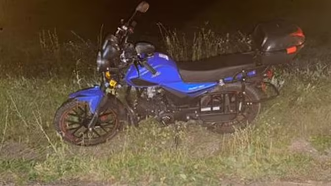 В Похвистневском районе водитель мопеда не разъехался с поваленным грозой деревом