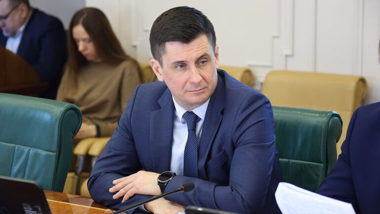 Сенатор Деньгин поддержал идею курса вождения для старшеклассников