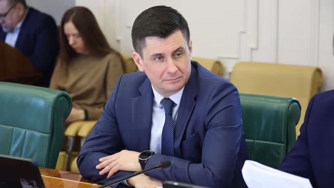 Сенатор Деньгин поддержал идею курса вождения для старшеклассников