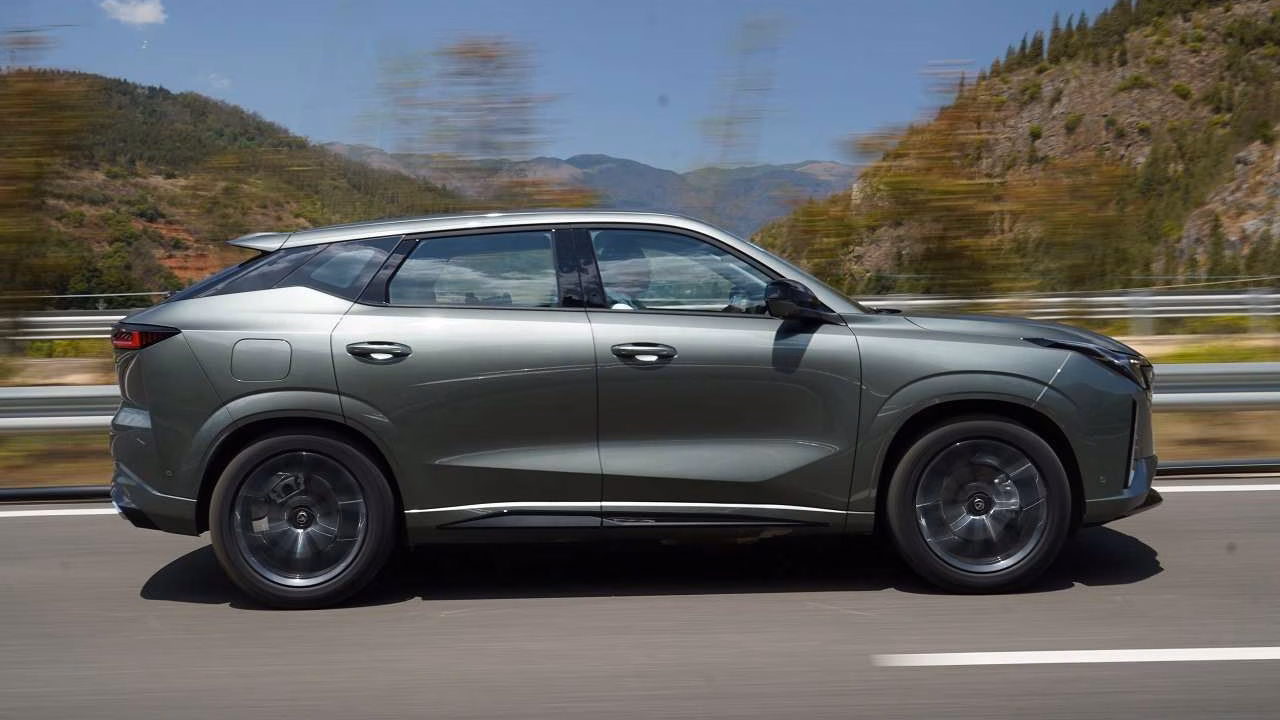 Бензиновый кроссовер Changan появится в России: подробности
