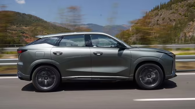 Бензиновый кроссовер Changan появится в России: подробности