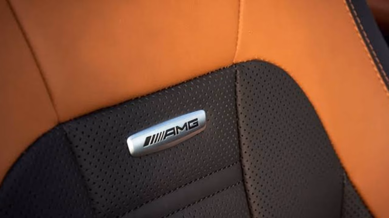 Владельцы автомобилей Mercedes-AMG подали в суд из-за ожогов от эмблем