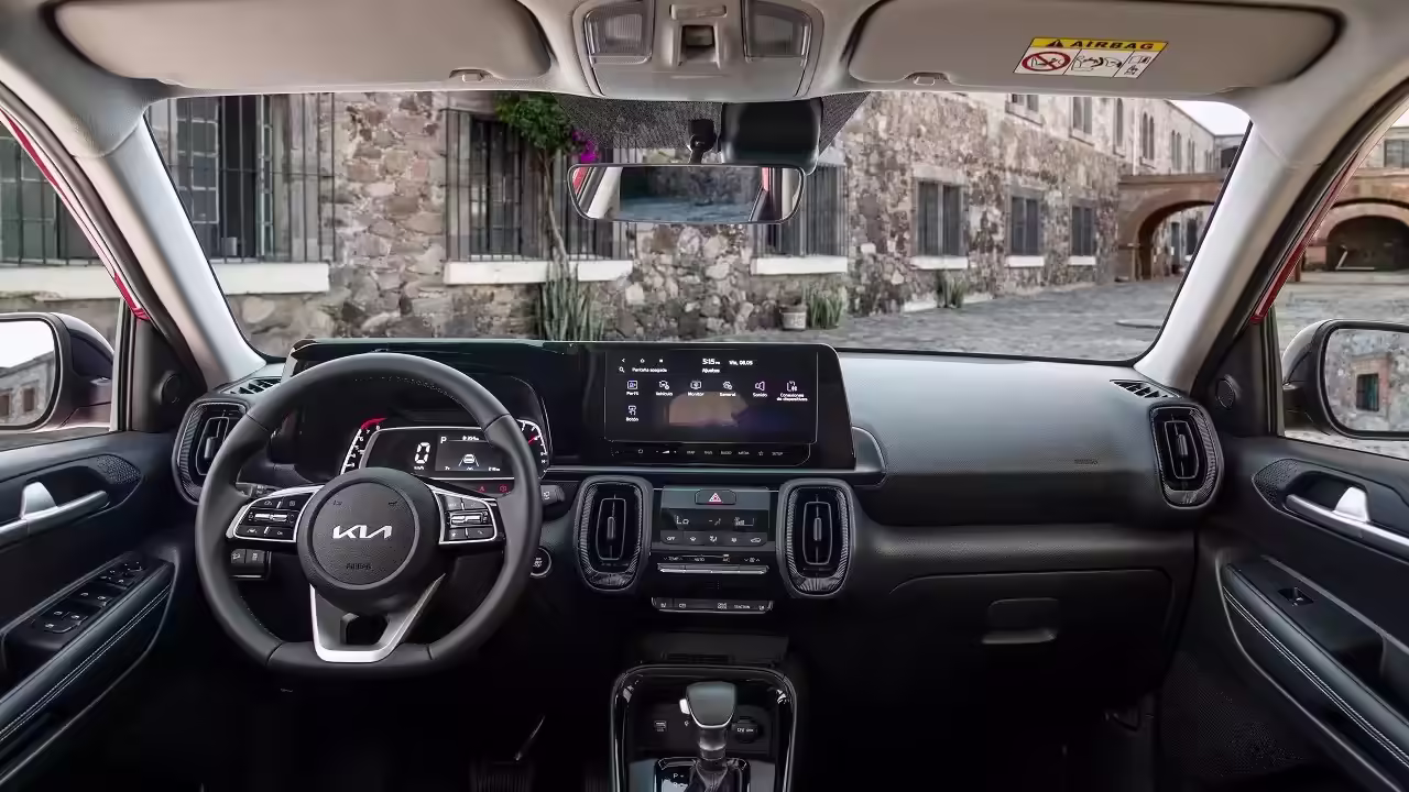 В Россию вышел кроссовер Kia Sonet по цене от 2,3 млн рублей