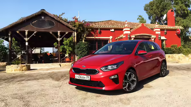 Автоэксперт Зиновьев раскритиковал Kia Ceed за слабую электрику и задиры в моторе