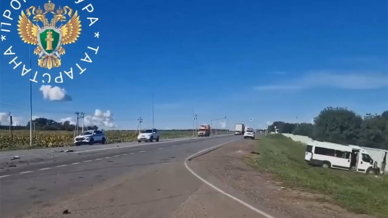 В Татарстане автомобиль столкнулся с автобусом, есть пострадавшие