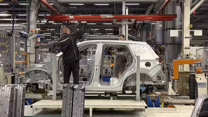 Почти 400 тысяч за полгода: российский автопром набирает обороты