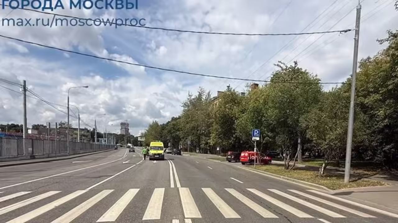 Водитель грузовика сбил женщину на Ходынской улице и скрылся
