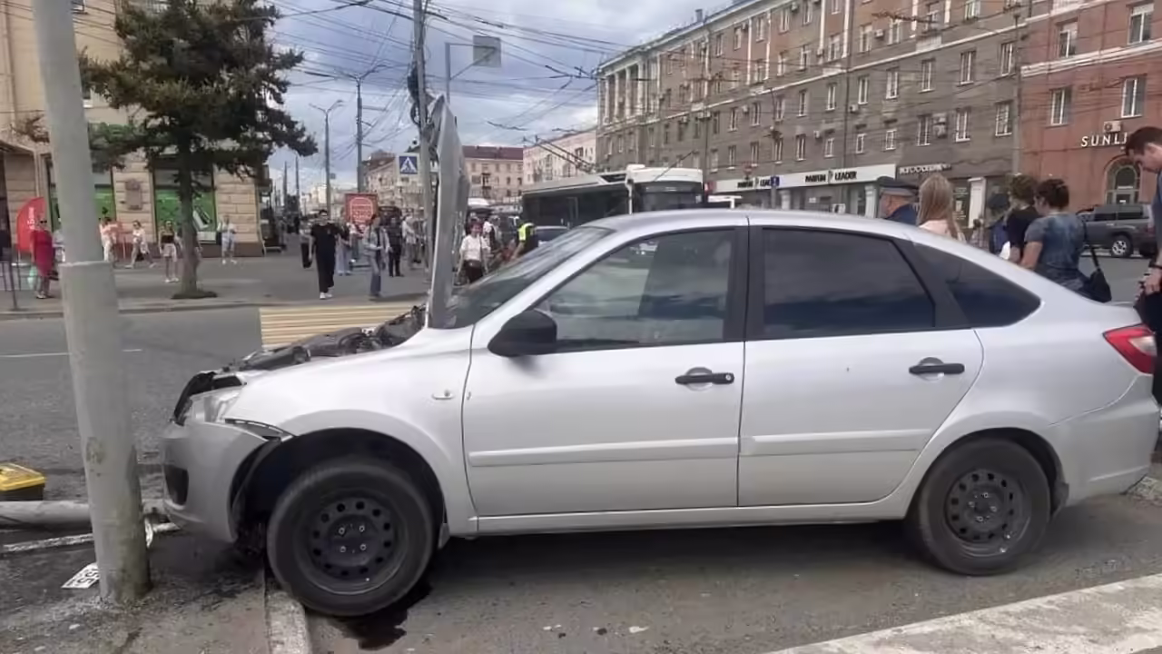 ВС разъяснил, что авария по вине третьих лиц не является страховым случаем