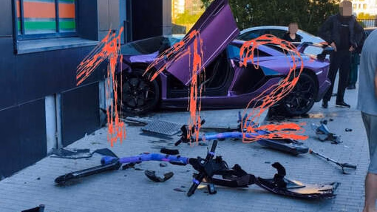 В Екатеринбурге Lamborghini за 40 млн рублей врезался в жилой дом