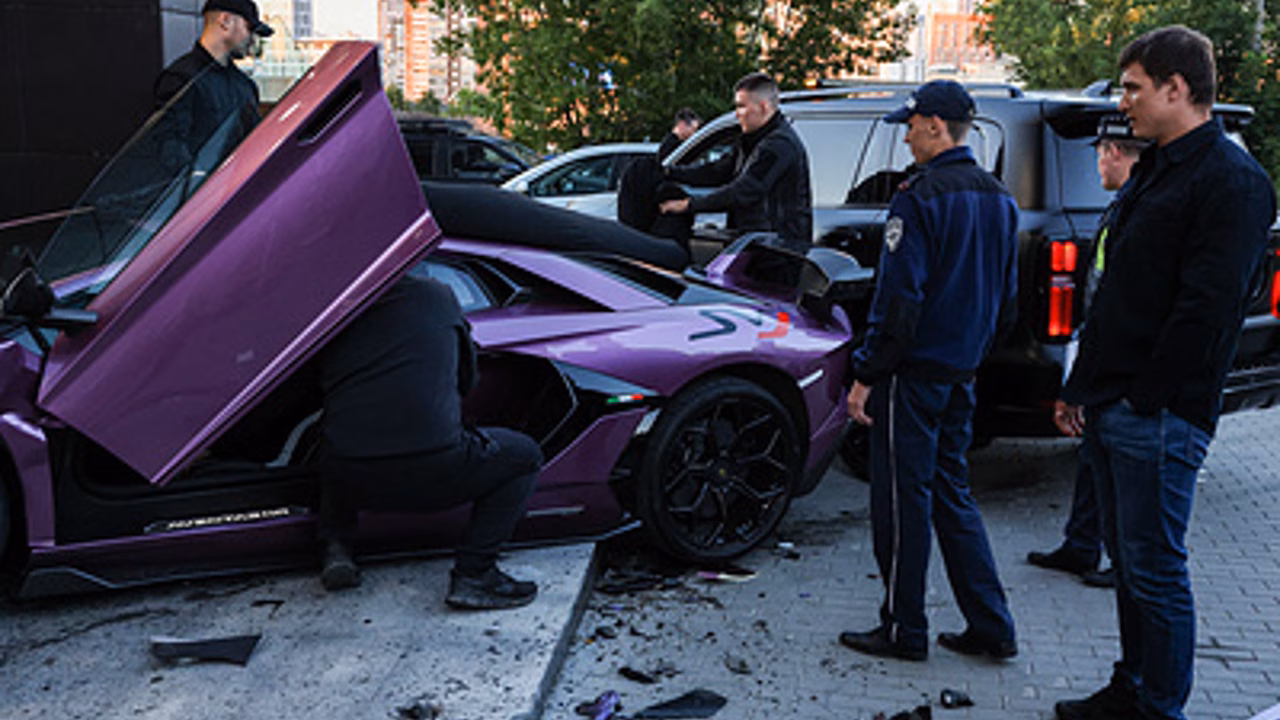 Потеря управления стала предварительной причиной ДТП с Lamborghini в Екатеринбурге