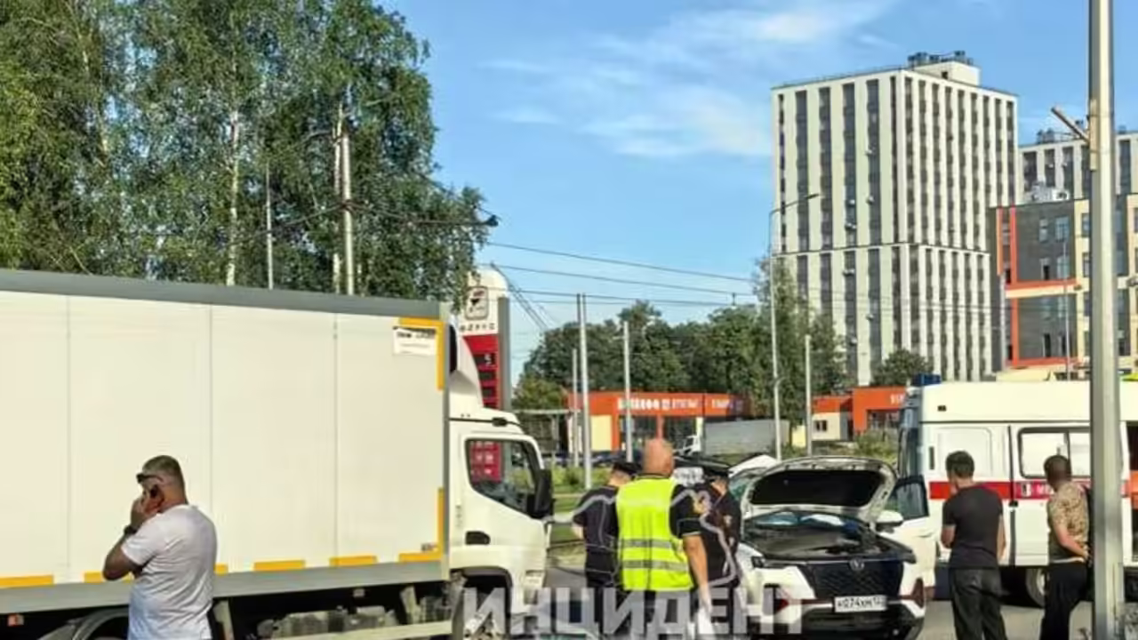 В Кемерове легковушка столкнулась с грузовиком