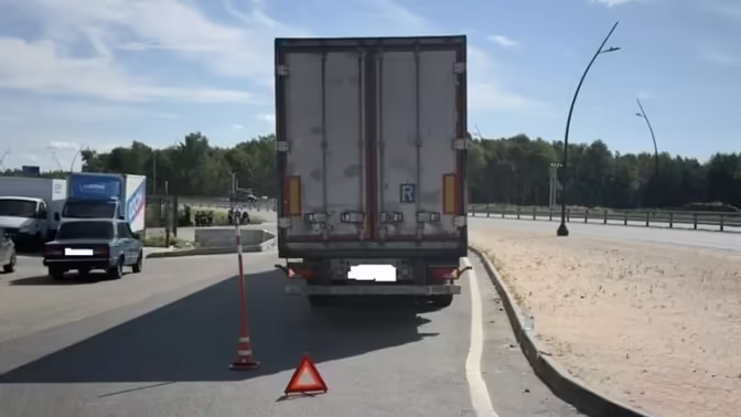 20-летний парень пострадал под колёсами грузовика в деревне Ивановской области