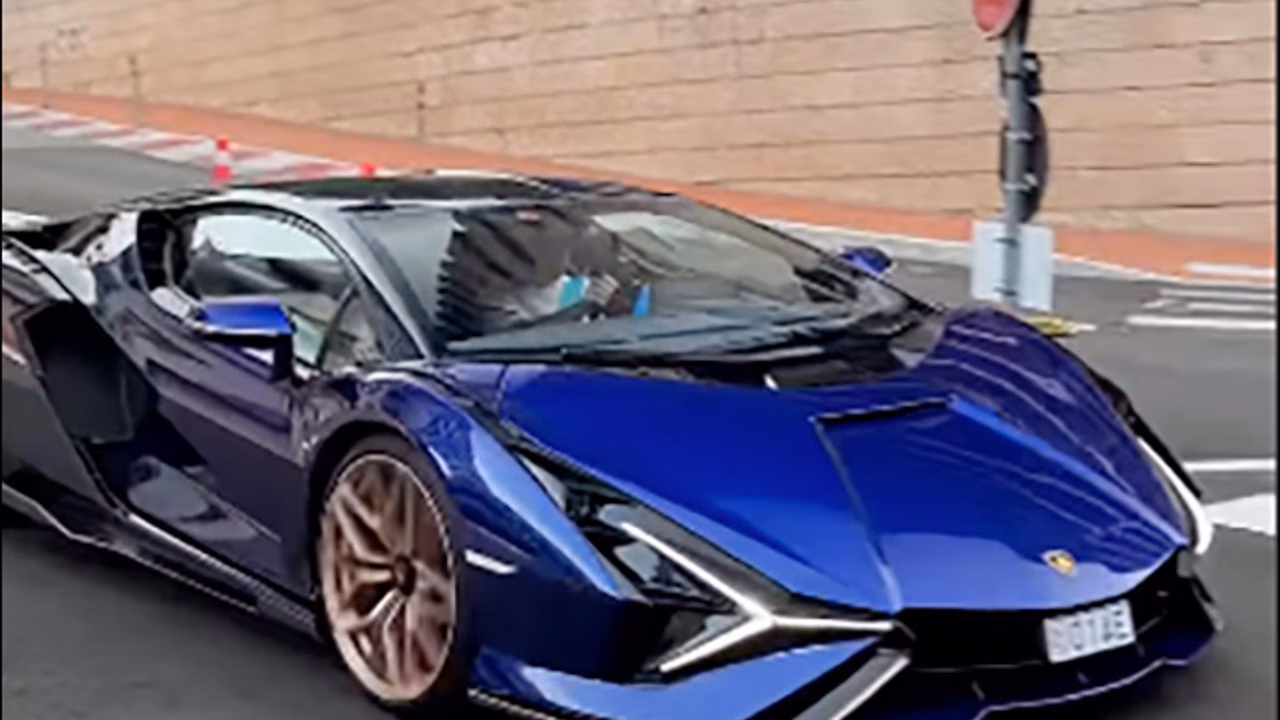 В Монако заметили Алонсо на редкой Lamborghini