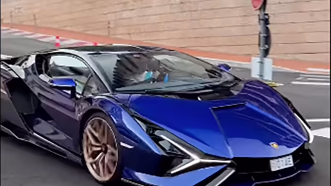 В Монако заметили Алонсо на редкой Lamborghini