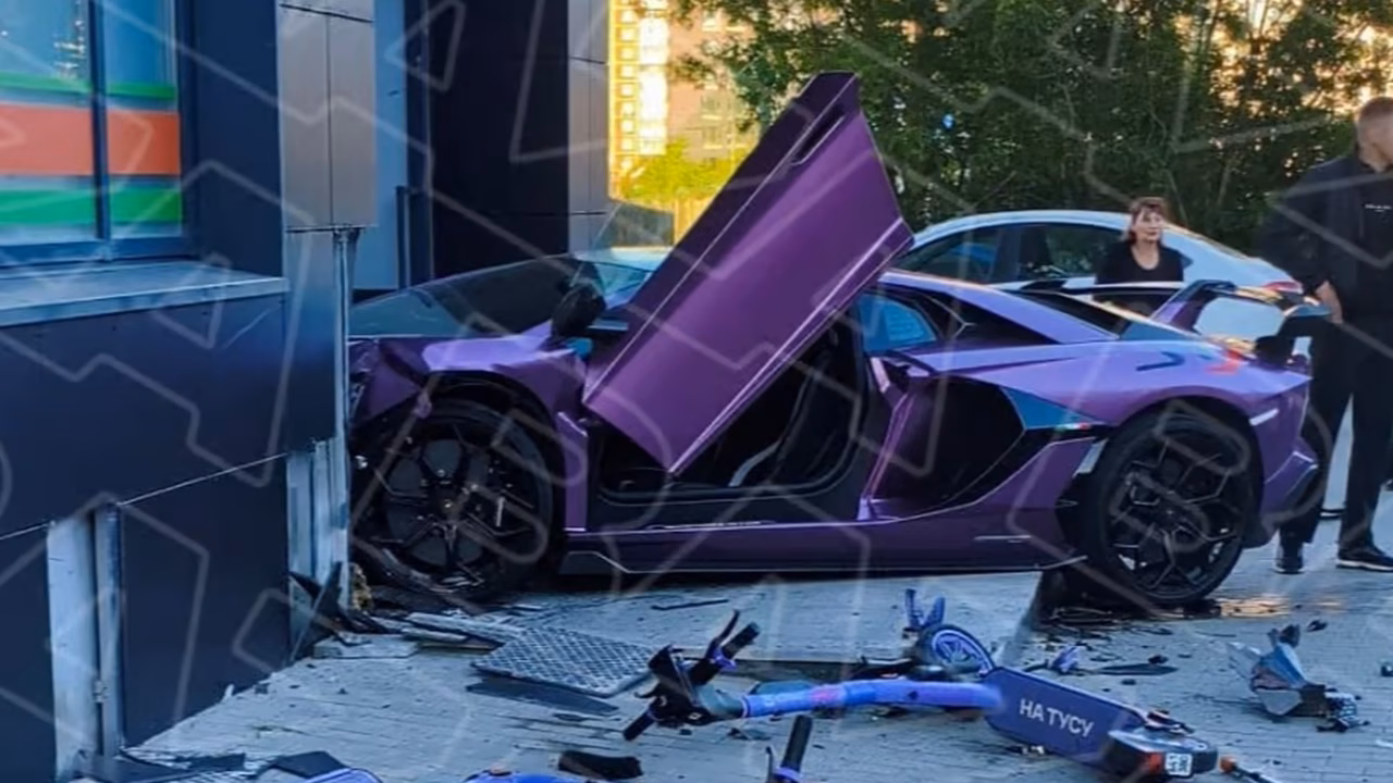 Lamborghini сына миллиардера врезался в дом в Екатеринбурге и сбил ветерана СВО