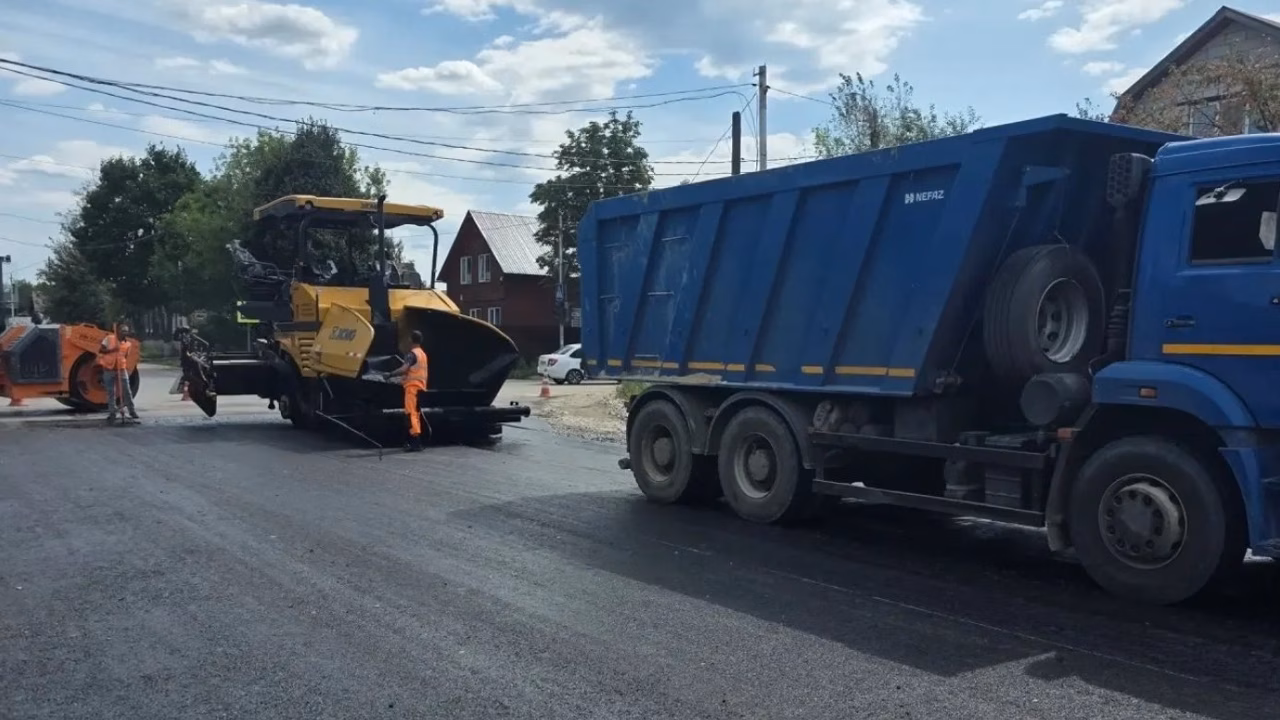 В Кузнецке продолжается ремонт дороги на улице Кирова