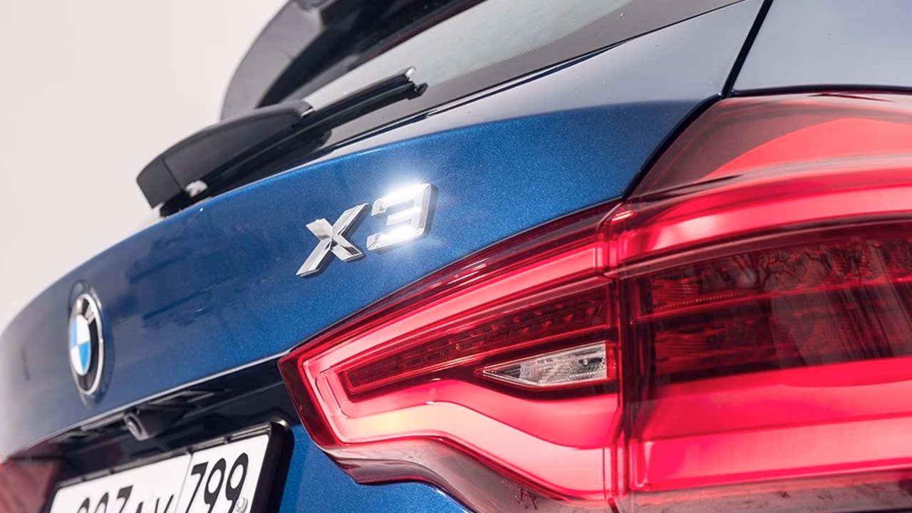 Почему владельцы BMW часто игнорируют поворотники