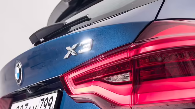Почему владельцы BMW часто игнорируют поворотники
