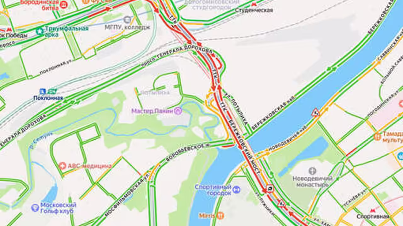 В Москве на ТТК перекрыли движение из-за массовой аварии