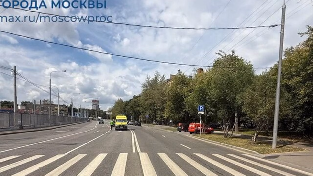Пострадавшую в ДТП PR-директора "Москвички" перевели из реанимации в отделение