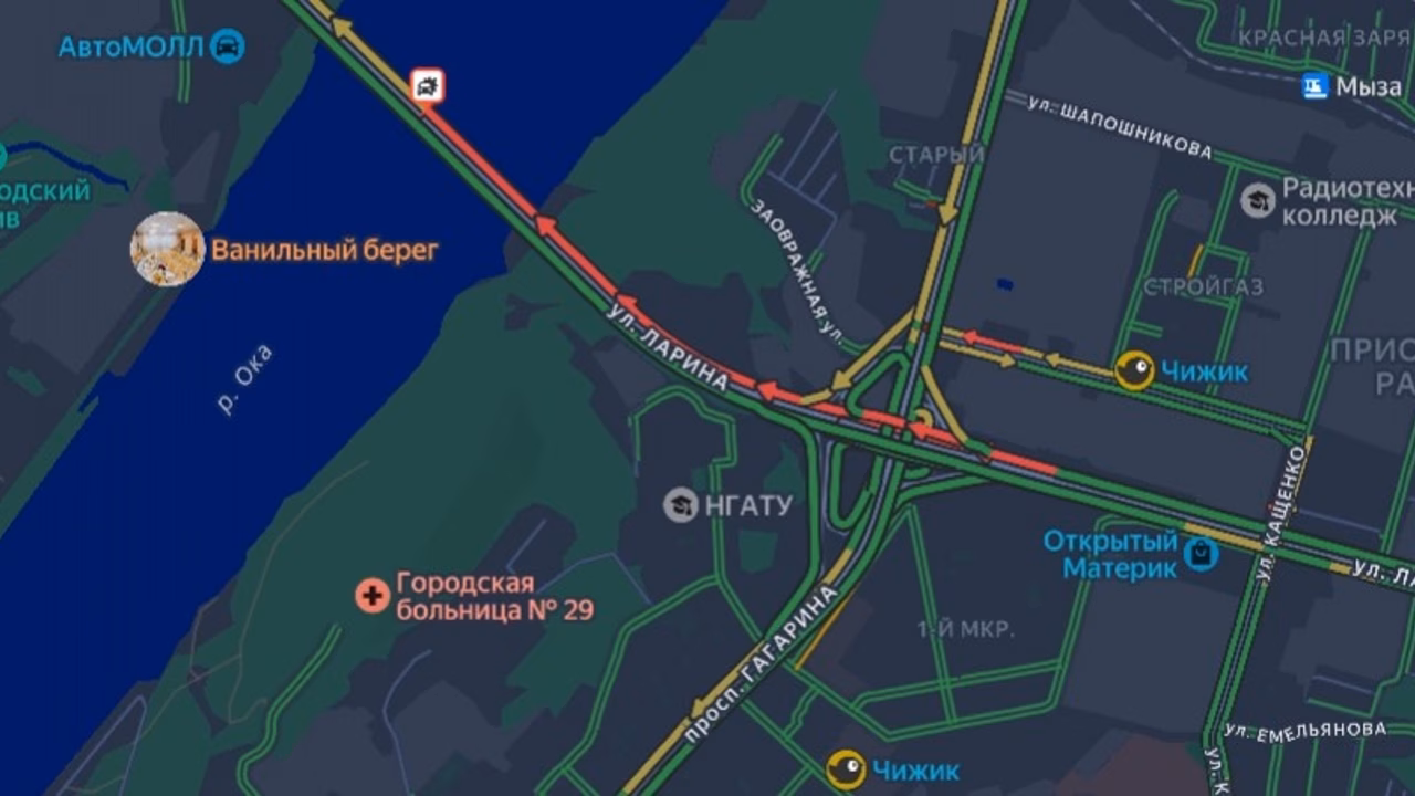 Пробка образовалась на Мызинском мосту из-за ДТП
