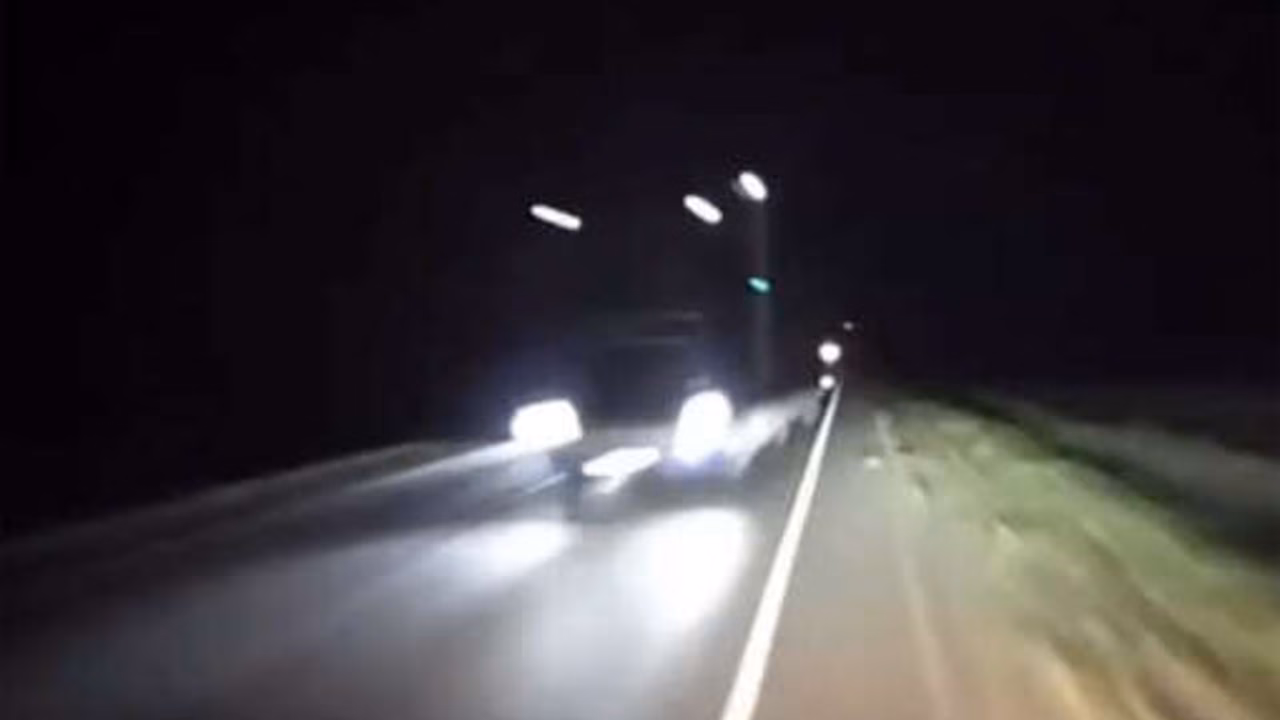 Под Красноярском водитель увернулся от лобового ДТП с фурой и попал на видео