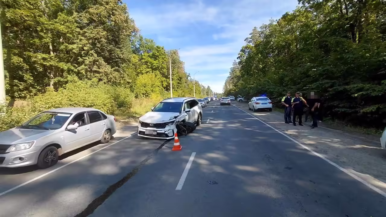 В Тольятти в ДТП с тремя автомобилями пострадали двое взрослых и ребенок