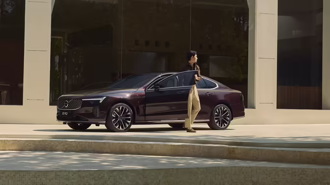 В Китае топовый седан Volvo подешевел до 2,5 млн рублей