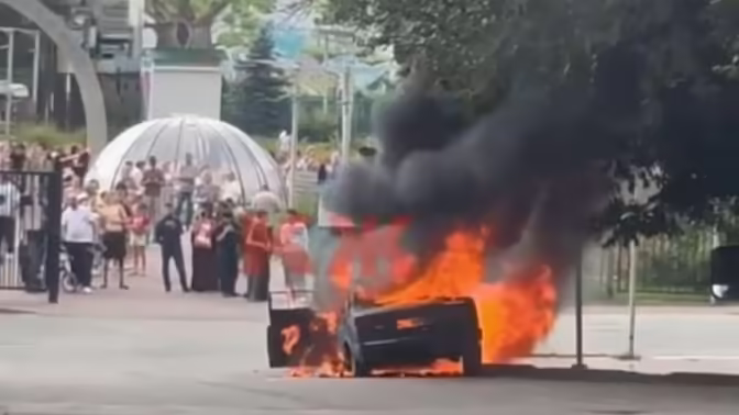 В Калуге сгорел автомобиль из-за неисправности электропроводки