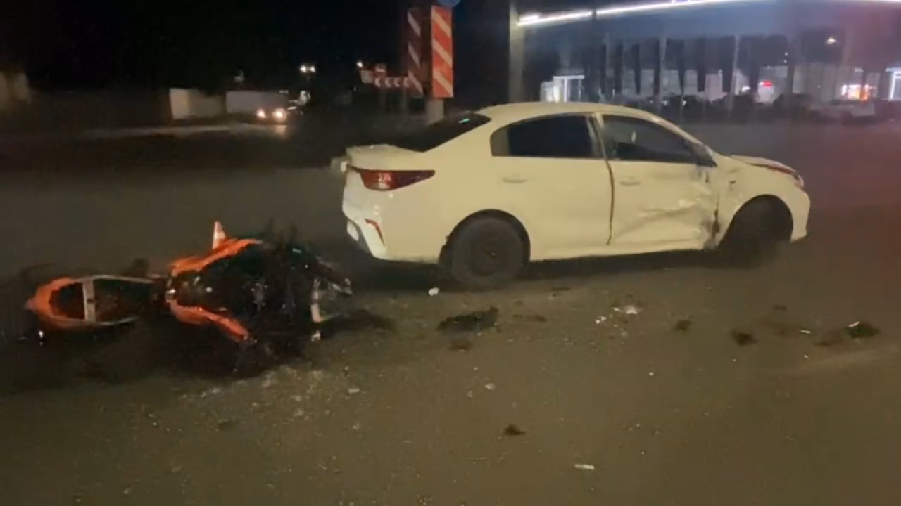 Светофор на площади Лядова в Нижнем Новгороде обрушил большегруз