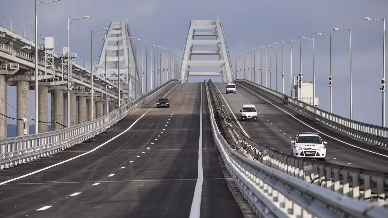 Движение по Крымскому мосту временно перекрыто