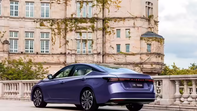 Продажи нового поколения Nissan Teana начались в России: по цене Lada Aura