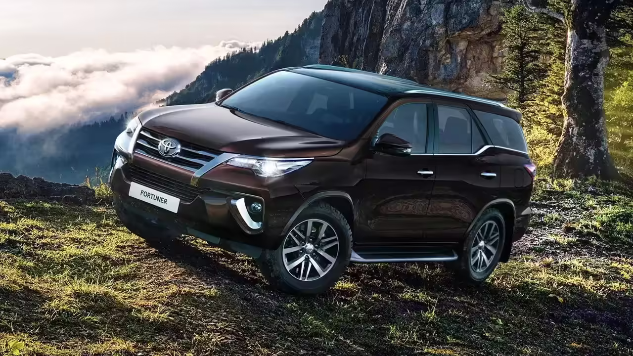 В РФ начали продавать семиместный внедорожник Toyota Fortuner с турбодизелем за 4,5 млн рублей