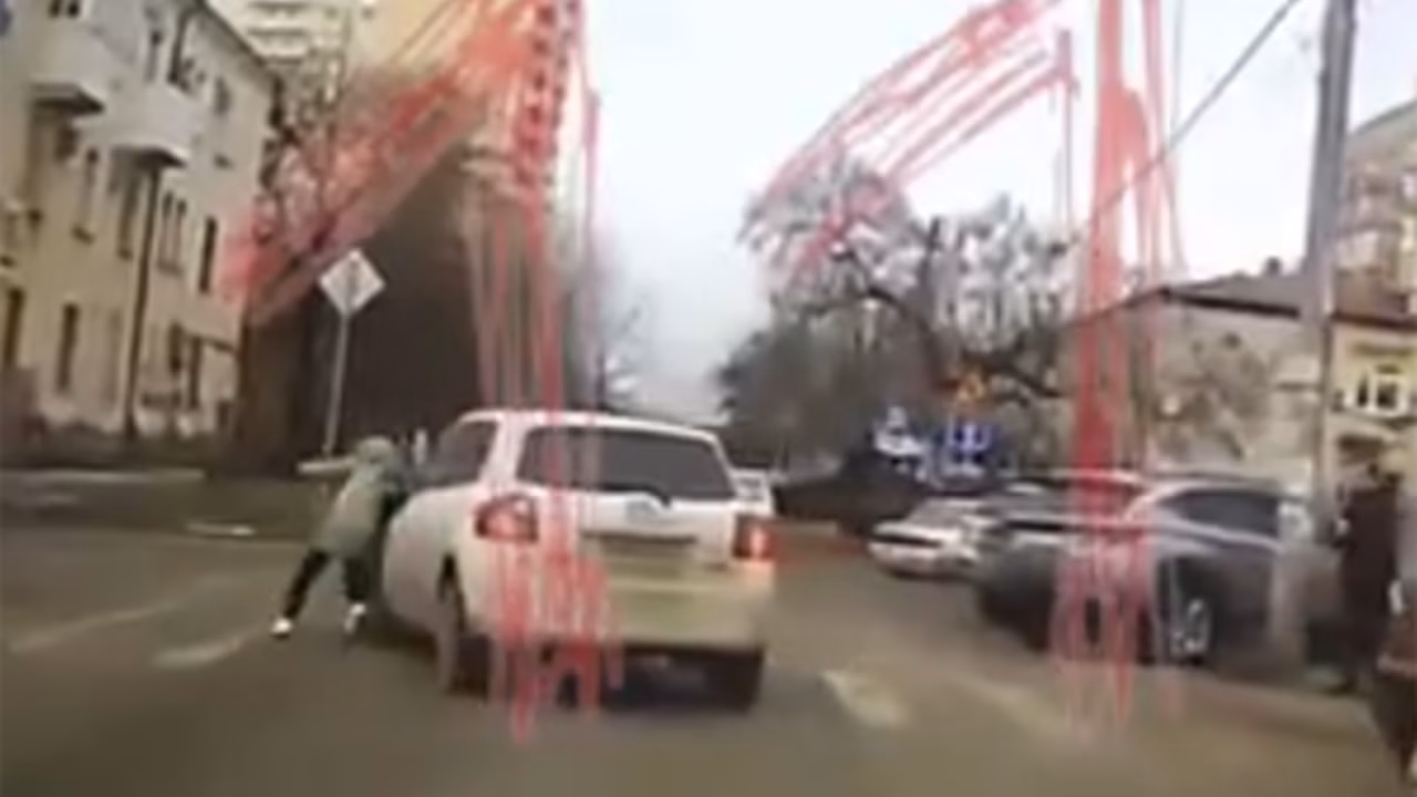 В Краснодаре женщина сбила ребенка с ДЦП и не признала вину