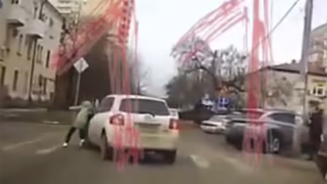 В Краснодаре женщина сбила ребенка с ДЦП и не признала вину