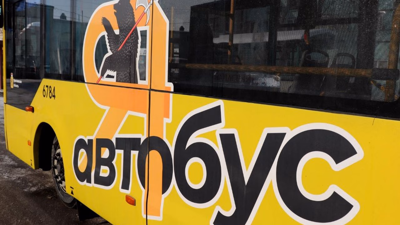 В Ярославской области жители 12 деревень более 35 лет ждут автобус