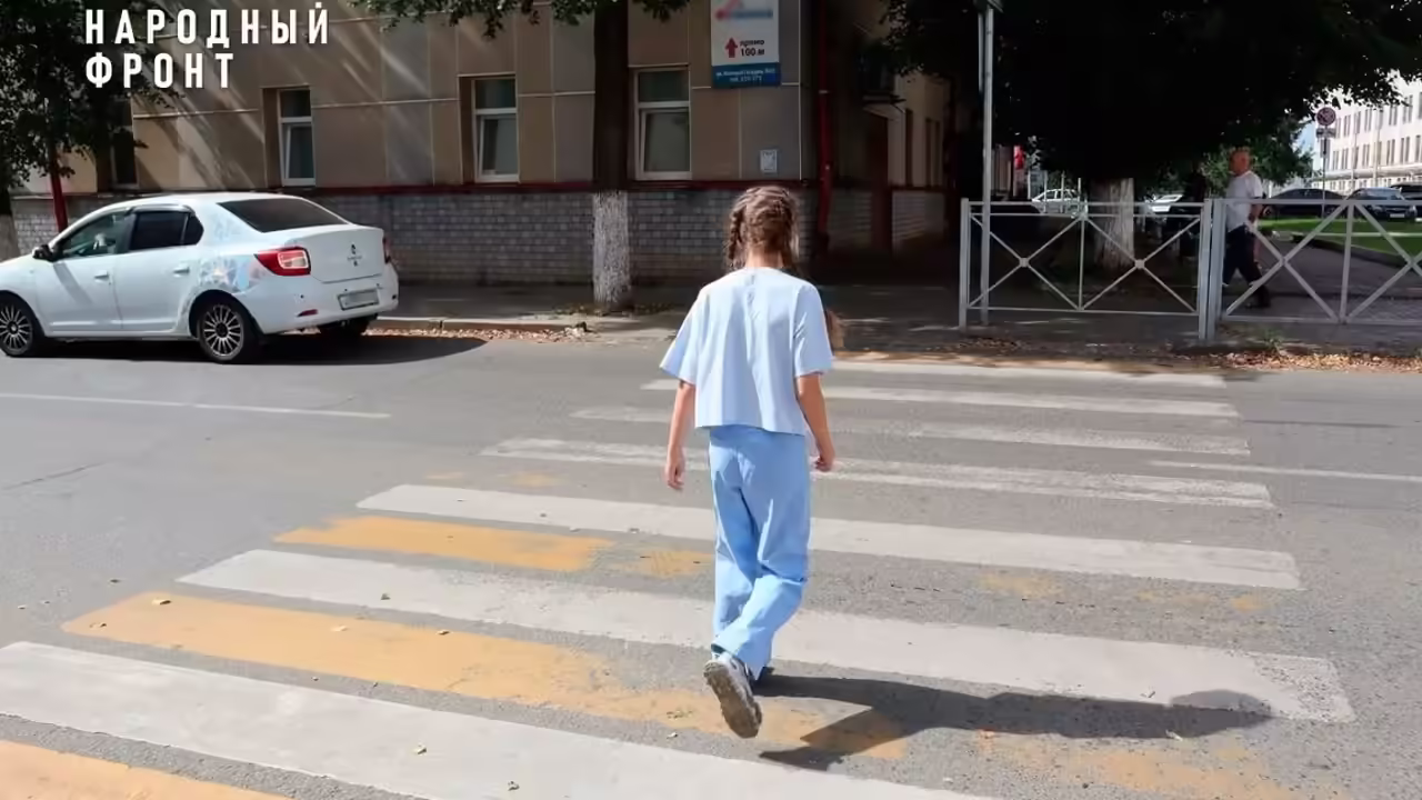 Родители кировских школьников просят обезопасить пешеходный переход в Стальном переулке