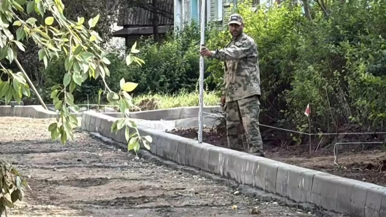 В Кирове ремонтируют тротуары на Ломоносова, Красноармейской и Производственной