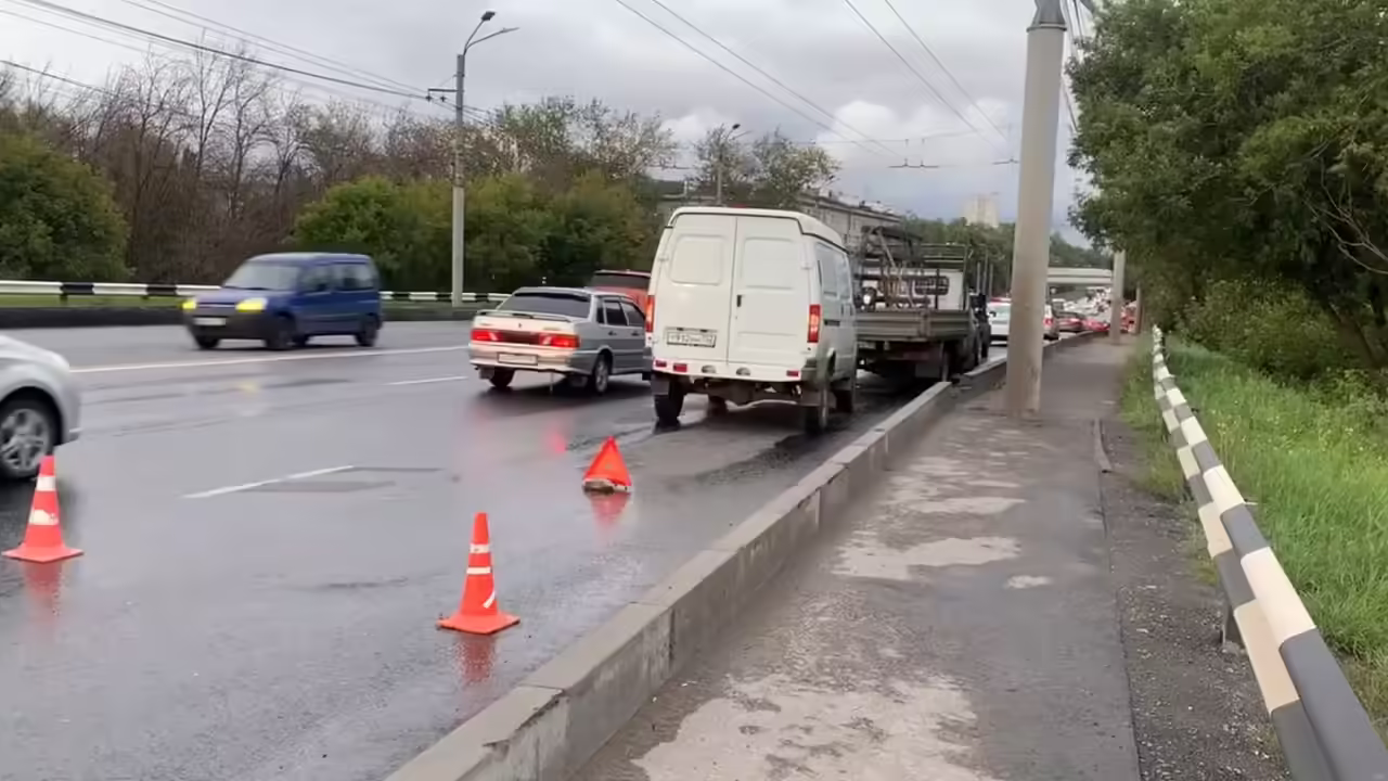 Четыре автомобиля столкнулись на Московском шоссе в Нижнем Новгороде