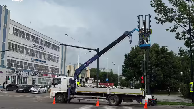 В Благовещенске установили около 30 консольных светофоров