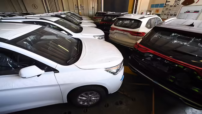 Россияне массово пожаловались на треснувшие крыши в китайских автомобилях
