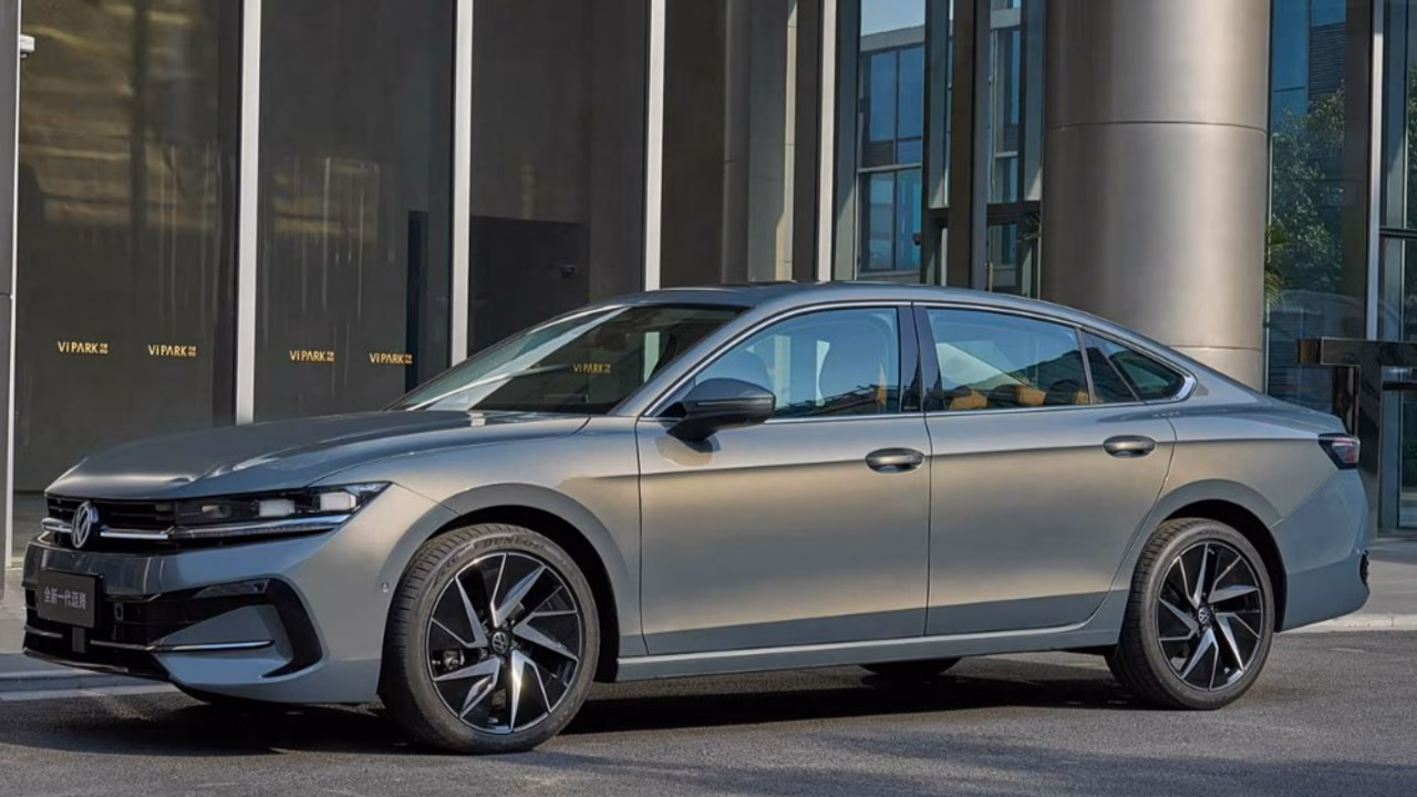 Объявлены цены на новый Volkswagen Passat в России: сколько стоит седан
